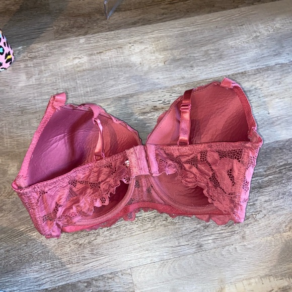 Adrienne Vittadini  Laced Bra size 38D.  (J) - Picture 2 of 4